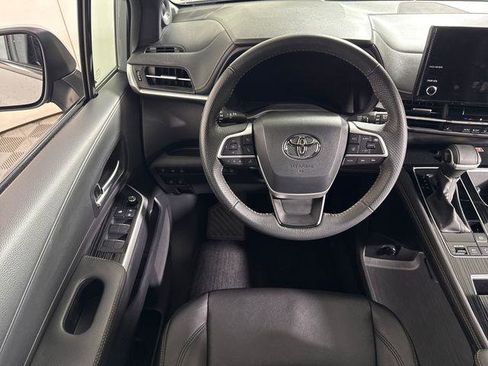 Certified 2025 Toyota Sienna XLE Woodland Edition AWD/4WD image 27