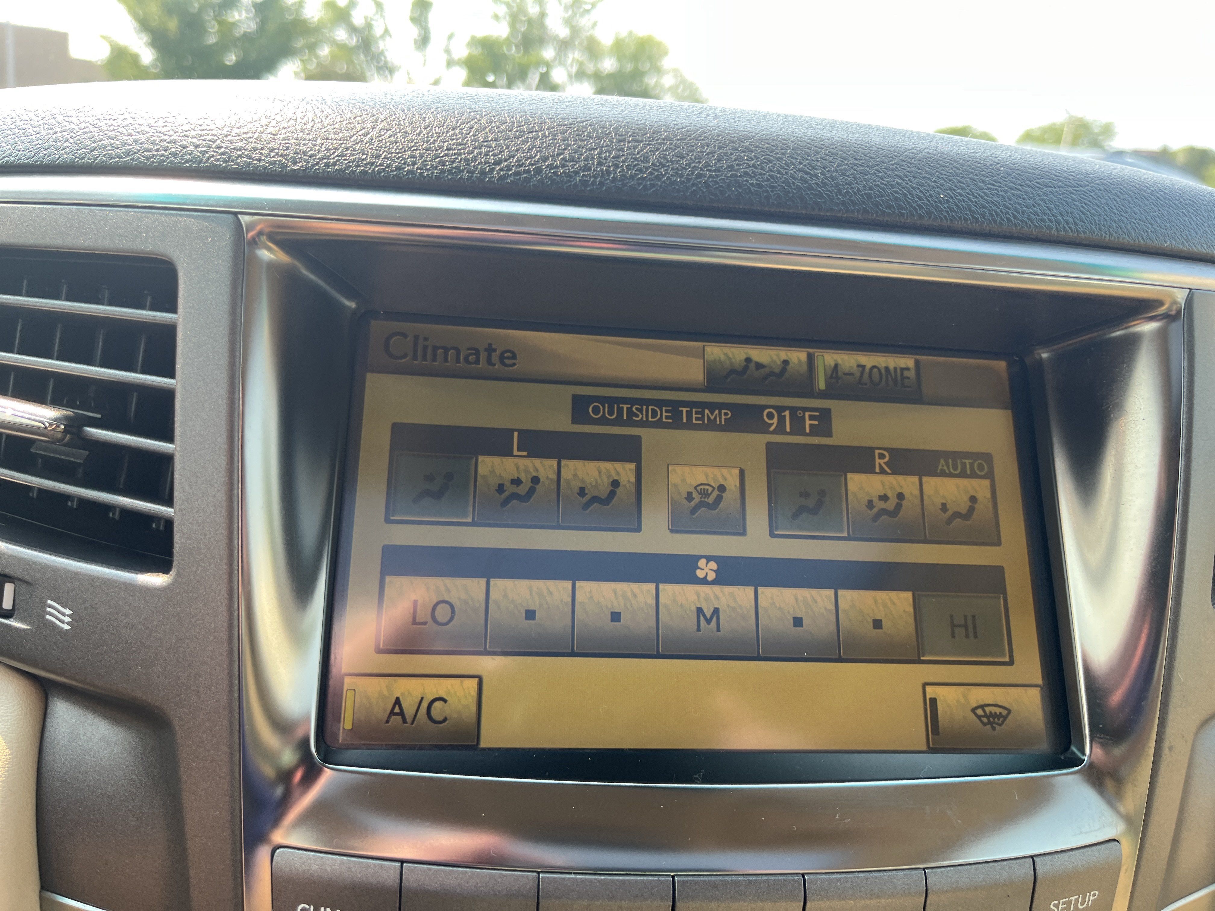 Used 2011 Lexus LX 570 4WD w/ Luxury Pkg image 26