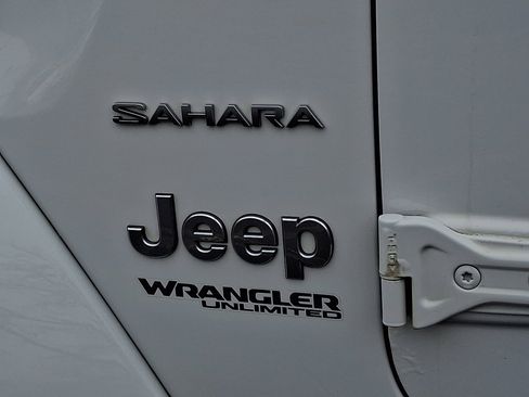 Used 2020 Jeep Wrangler Unlimited Sahara w/ Uconnect 4C Nav & Sound Group image 17