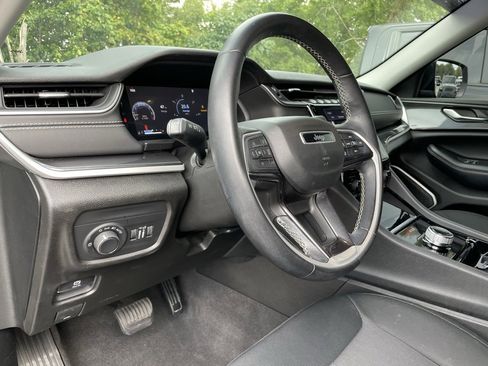 Used 2021 Jeep Grand Cherokee L Laredo w/ Luxury Tech Group I image 9