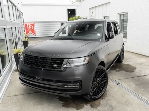 Used 2025 Land Rover Range Rover Long Wheelbase Autobiography AWD/4WD image 3