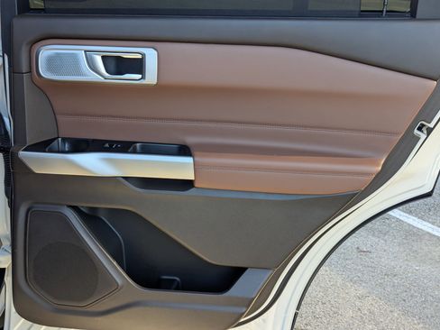 Used 2023 Ford Explorer King Ranch w/ Technology Package image 27