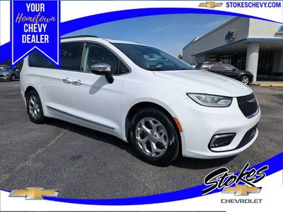 Used 2023 Chrysler Pacifica Limited