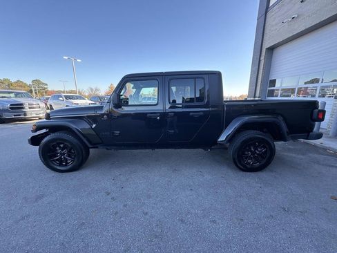 Used 2023 Jeep Gladiator Sport image 5