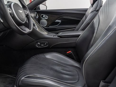 Used 2019 Aston Martin DB11 Volante image 36