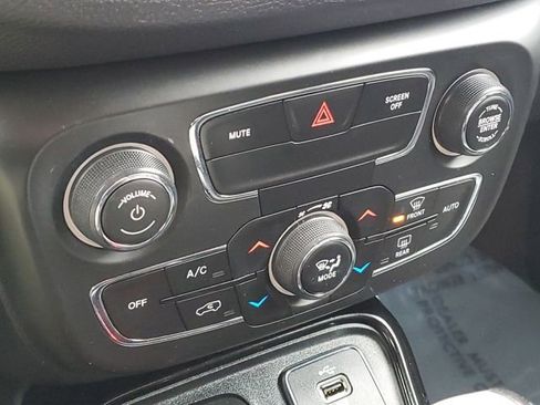 Used 2017 Jeep Compass Limited w/ Navigation Group image 21