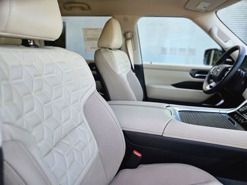 New 2026 Nissan Armada Platinum image 13