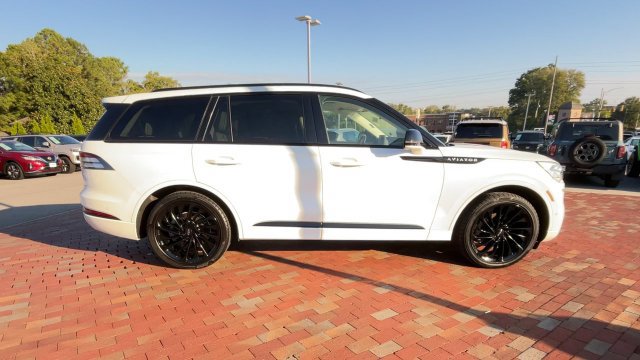 Used 2023 Lincoln Aviator Black Label w/ Jet Package AWD/4WD image 2