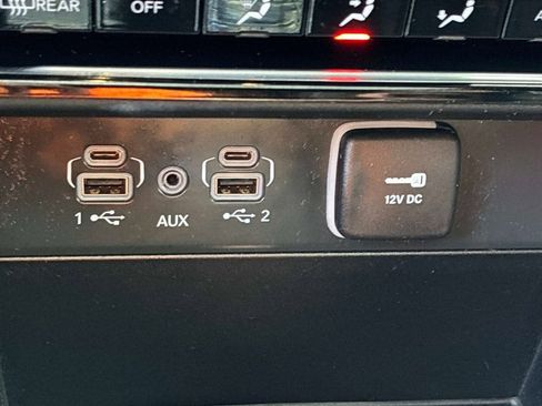 Used 2024 Jeep Grand Cherokee L Limited AWD/4WD image 32