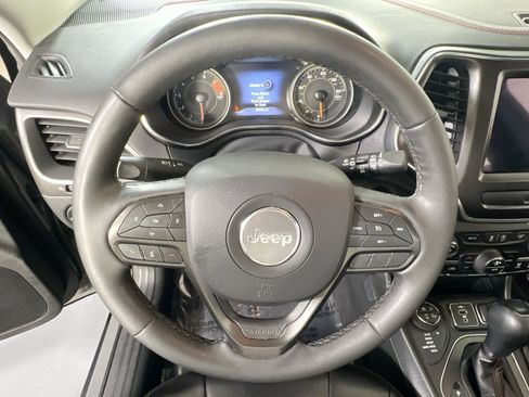 Used 2022 Jeep Cherokee Trailhawk AWD/4WD image 11