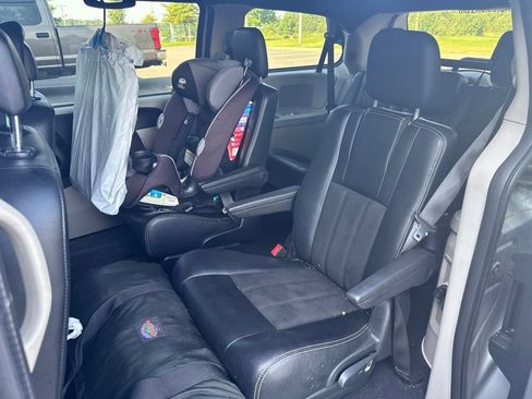 Used 2019 Dodge Grand Caravan SXT FWD image 6