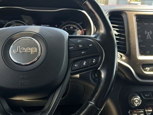 Used 2020 Jeep Cherokee Trailhawk AWD/4WD image 39