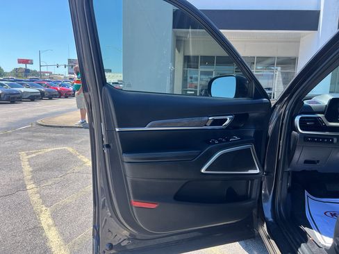 Used 2025 Kia Telluride AWD image 9