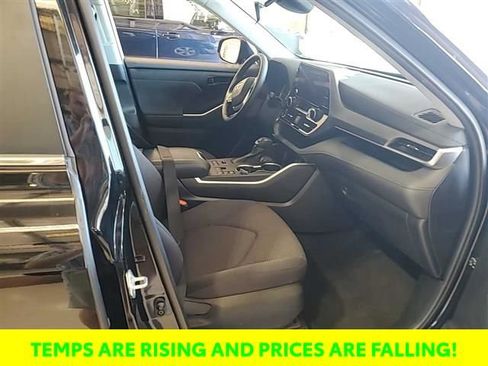 Used 2024 Toyota Highlander LE image 20