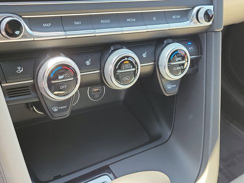 Used 2023 Genesis G70 2.0T RWD image 26