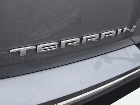 Used 2024 GMC Terrain SLT image 12