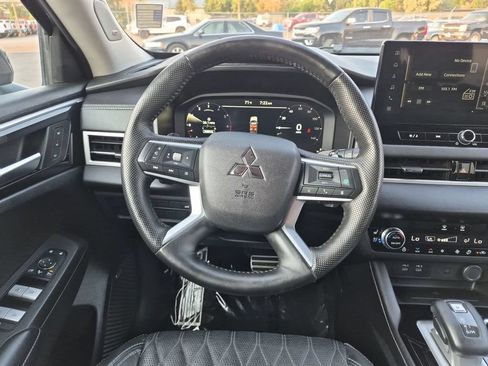 Used 2025 Mitsubishi Outlander SEL AWD/4WD image 18
