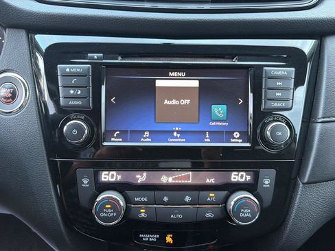 Used 2018 Nissan Rogue SV AWD/4WD image 16
