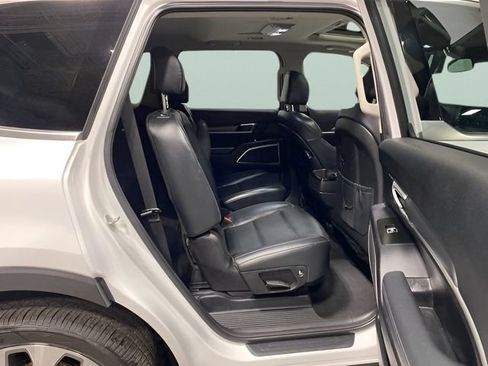 Used 2020 Kia Telluride S AWD/4WD image 28