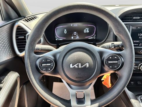 Used 2023 Kia Soul LX w/ LX Technology Package FWD image 18