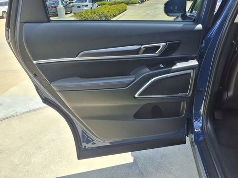 Used 2025 Kia Telluride S FWD image 19