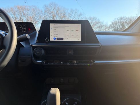 Used 2025 Toyota Prius LE image 18