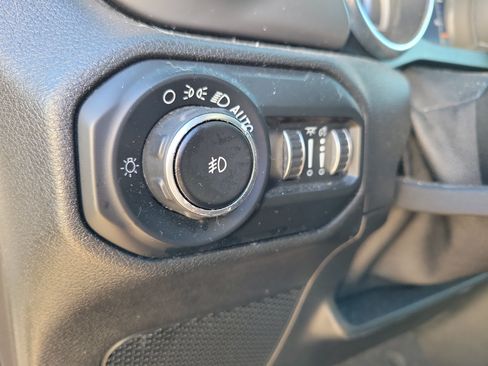 Used 2019 Jeep Wrangler Unlimited Sport S AWD/4WD image 25