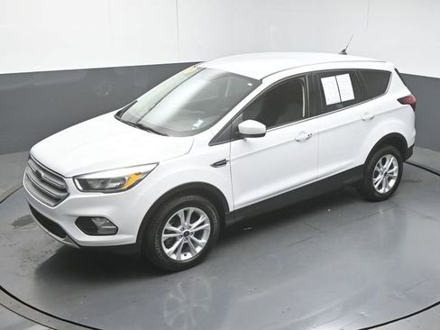 Used 2019 Ford Escape SE image 43