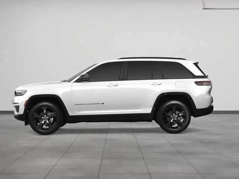 New 2025 Jeep Grand Cherokee Limited w/ Black Appearance Package image 3