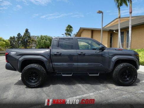 Used 2025 Toyota Tacoma TRD Sport AWD/4WD image 10