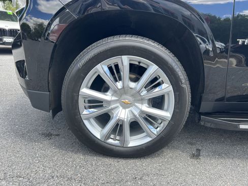 Used 2024 Chevrolet Tahoe High Country AWD/4WD image 12
