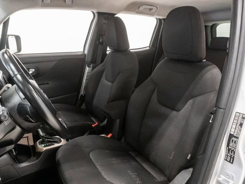 Used 2017 Jeep Renegade Latitude AWD/4WD image 9