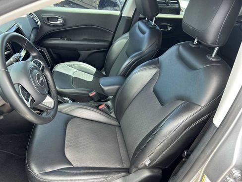 Used 2019 Jeep Compass Latitude FWD image 12