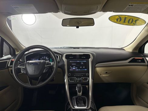 Used 2016 Ford Fusion SE FWD image 20