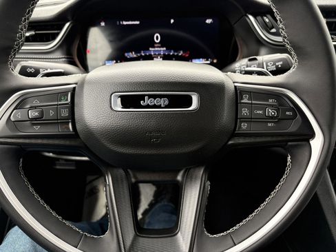 Used 2024 Jeep Grand Cherokee Laredo X w/ Luxury Tech Group I image 18