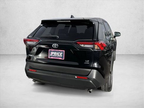 Used 2024 Toyota RAV4 LE AWD/4WD image 5