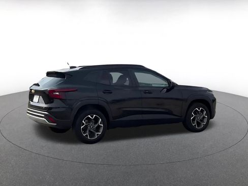 Used 2025 Chevrolet Trax LT w/ LT Convenience Package image 12