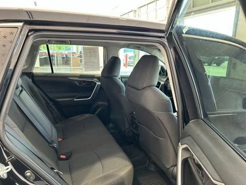 Used 2022 Toyota RAV4 LE AWD/4WD image 15