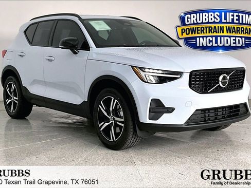 New 2026 Volvo XC40 B5 Core AWD/4WD image 1
