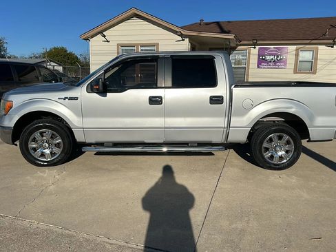 Used 2011 Ford F150 XLT w/ XLT Chrome Pkg image 2