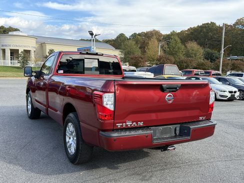 Used 2018 Nissan Titan SV w/ SV Utility Package image 5