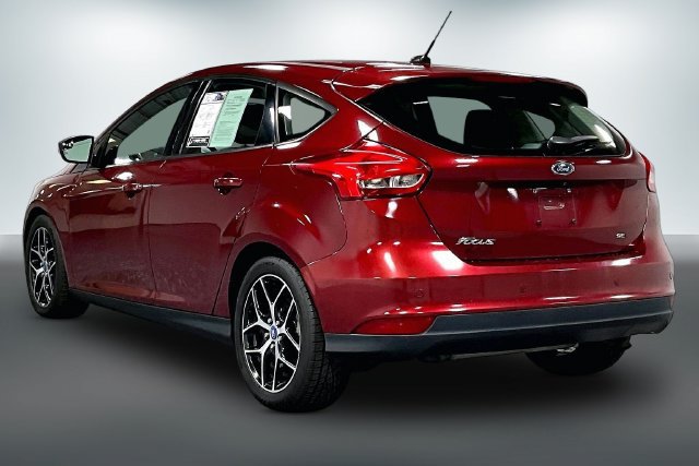 Used 2017 Ford Focus SEL w/ Cold Weather Package FWD image 5