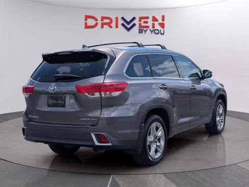 Used 2017 Toyota Highlander Limited image 5