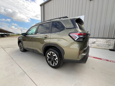 Used 2026 Subaru Forester Premium AWD/4WD image 8