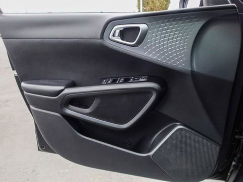 Used 2020 Kia Soul EX image 22