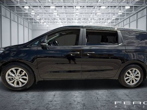 Used 2020 Kia Sedona EX FWD image 2