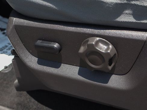 Used 2012 Ford F350 XLT w/ XLT Interior Pkg image 19