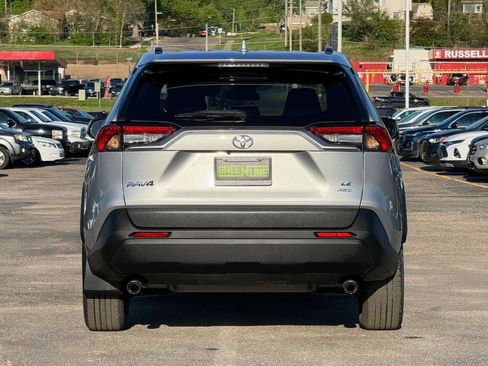 Used 2021 Toyota RAV4 LE AWD/4WD image 4