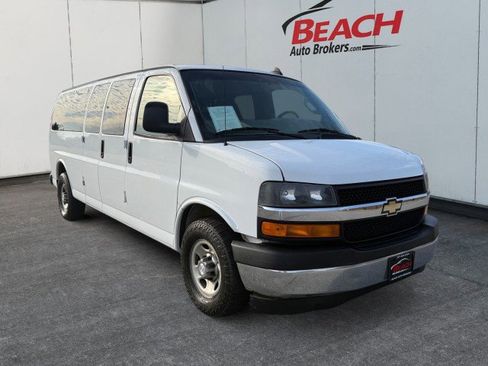 Used 2017 Chevrolet Express 3500 LT w/ LT Preferred Equipment Group image 9