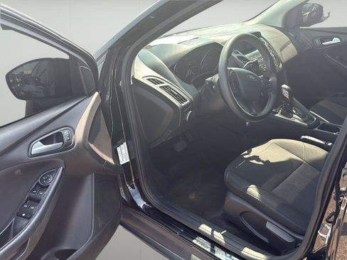 Used 2018 Ford Focus SE FWD image 7